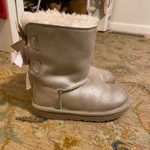 Toddler/child Ugg boot Bailey with bow size 10